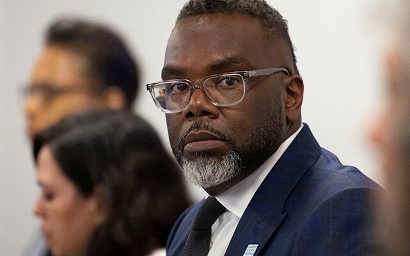 Chicago Gun Violence: A Grim Toll of 2,225 Victims in Last Year